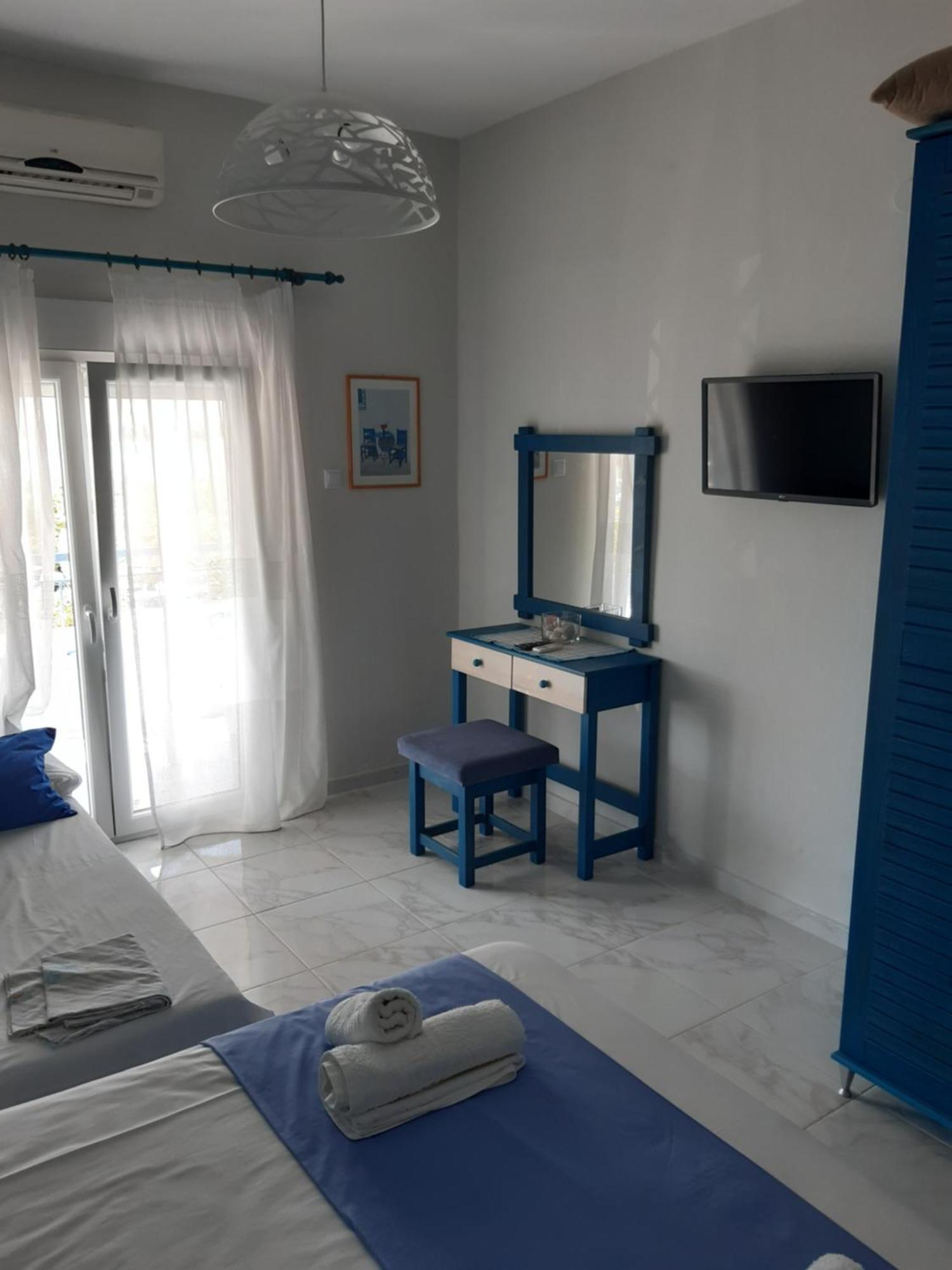 Victoria's Blue Apartment *