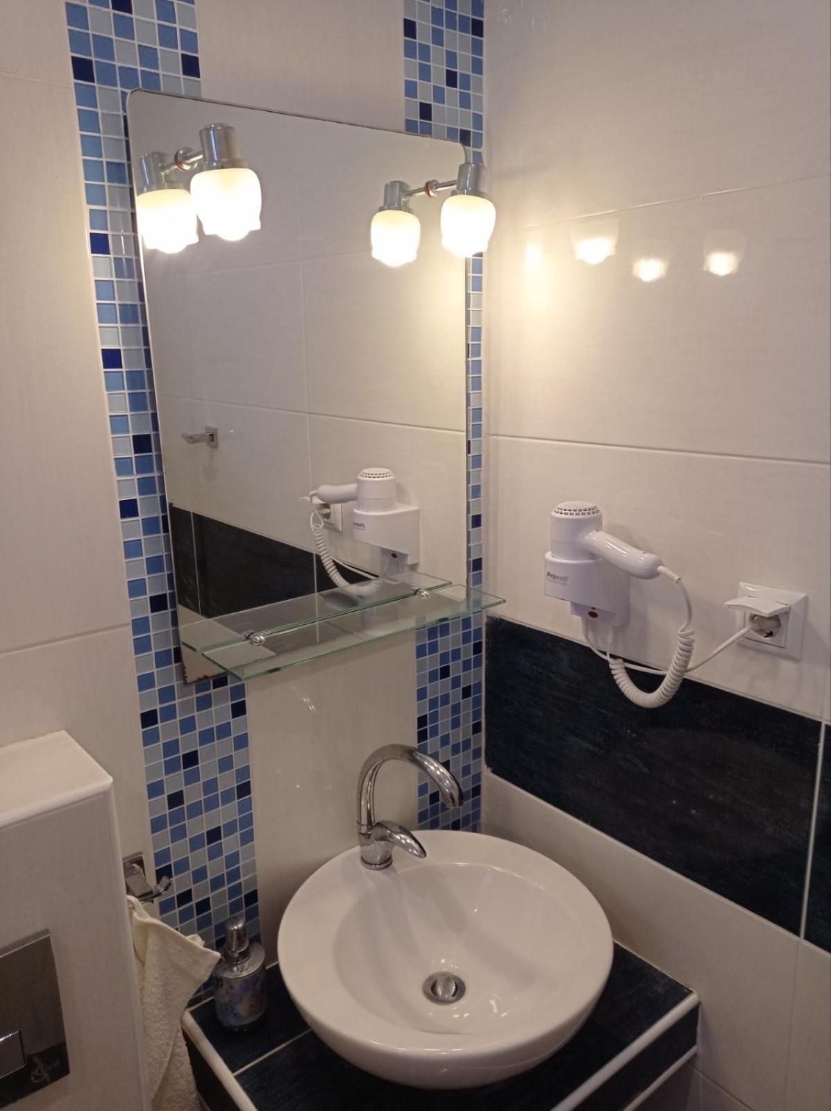 Victoria's Blue Apartment *